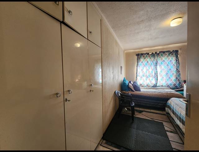 2 BEDROOM FLAT FOR SALE IN THREE RIVERS PROPER